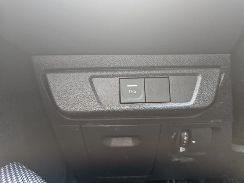 Dacia Jogger 1.0 TCe 90 Stop&Start LPG, снимка 11 - Автомобили и джипове - 53505599