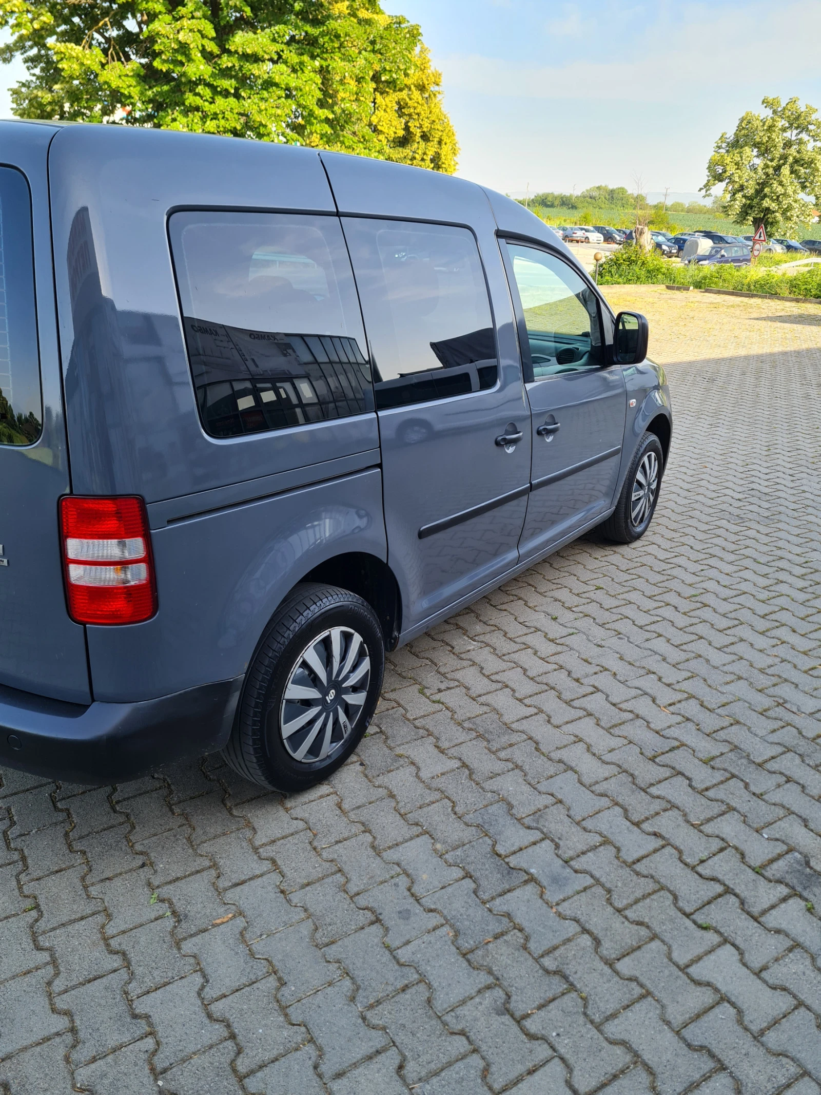 VW Caddy 1.6 Blue Motion  - изображение 3