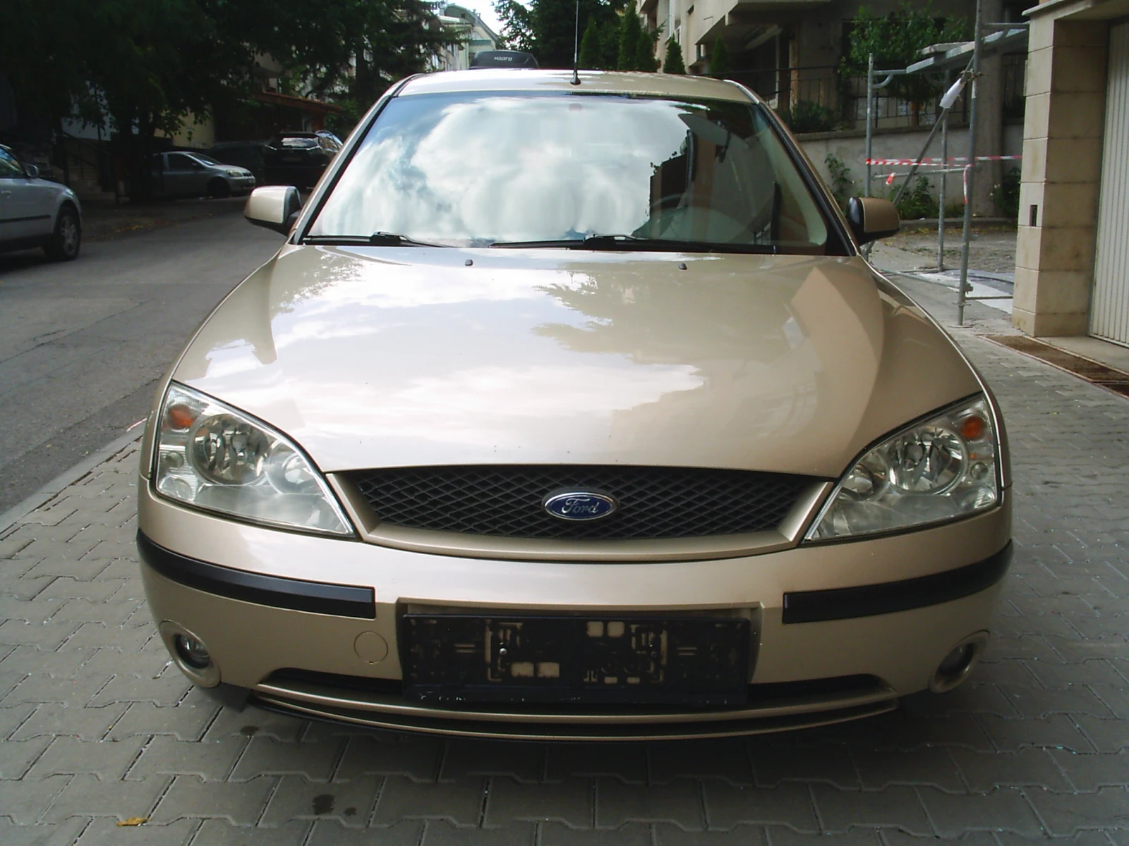 Ford Mondeo 2.0 i 16V 146k.c. Ghia - изображение 2