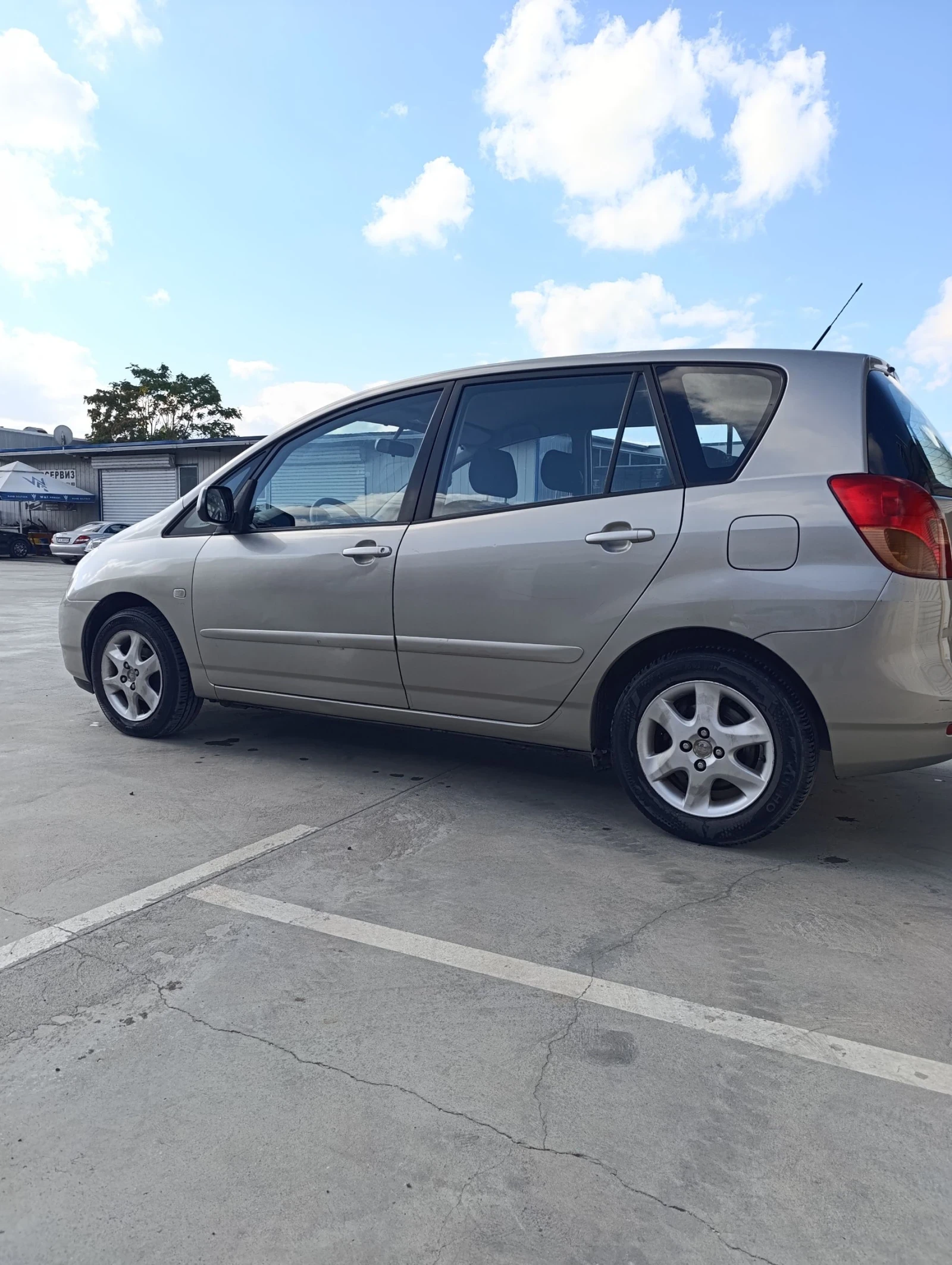 Toyota Corolla verso  - изображение 3