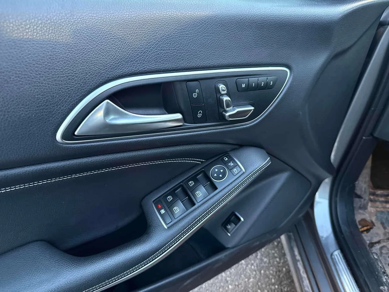 Mercedes-Benz CLA * 250 * PANO* KEYLESS* ПОДГРЕВ* , снимка 11 - Автомобили и джипове - 53910351