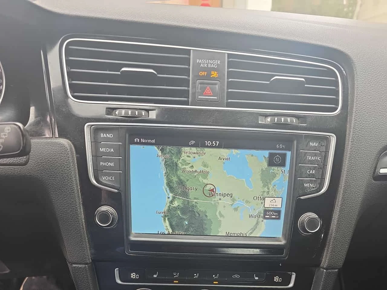 VW Golf * R* 5dr HB Man * PANO* KEYLESS* ПОДГРЕВ* , снимка 9 - Автомобили и джипове - 54032699