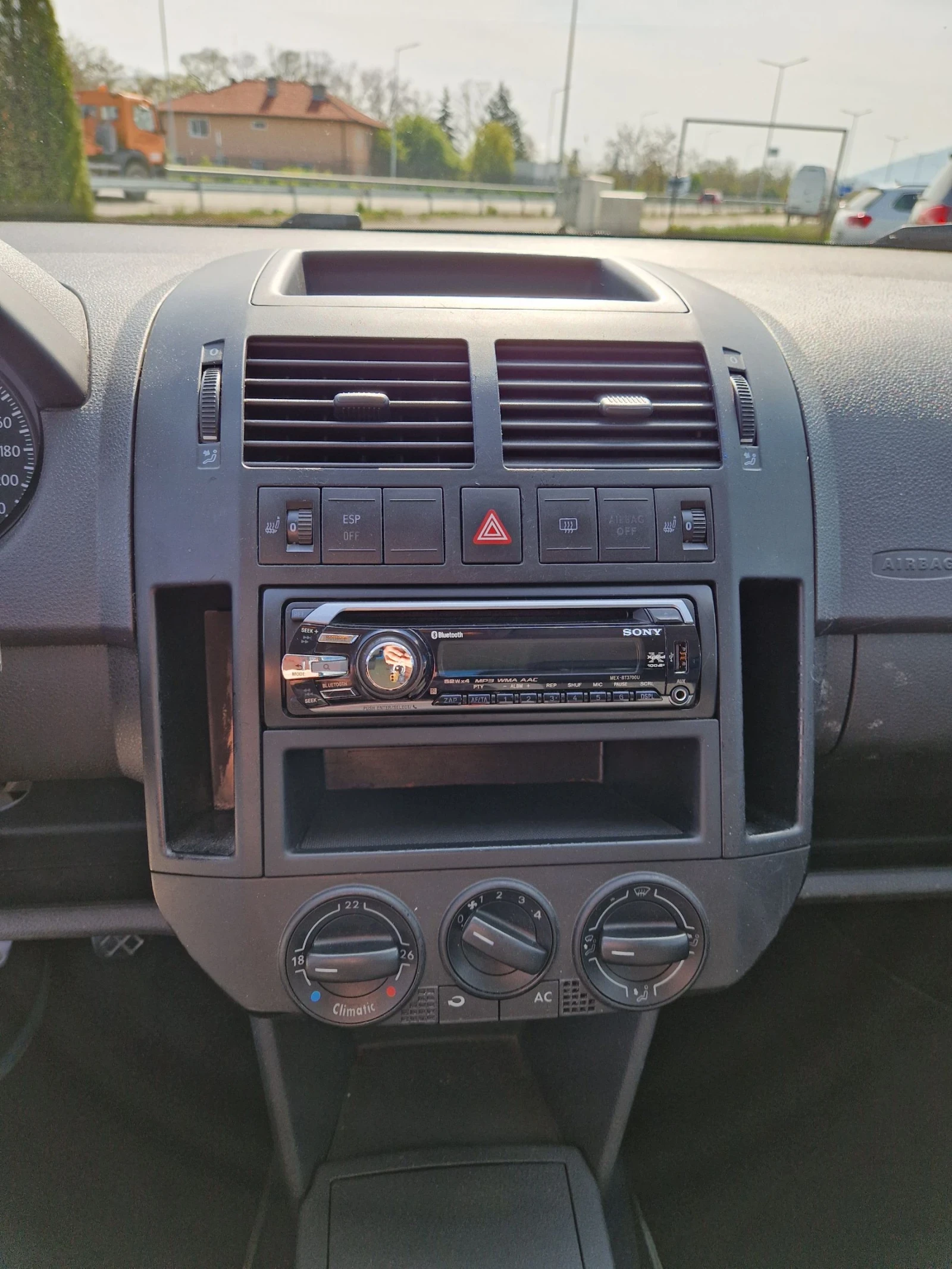 VW Polo 1.4 Бензин UNITED, снимка 11 - Автомобили и джипове - 54224438