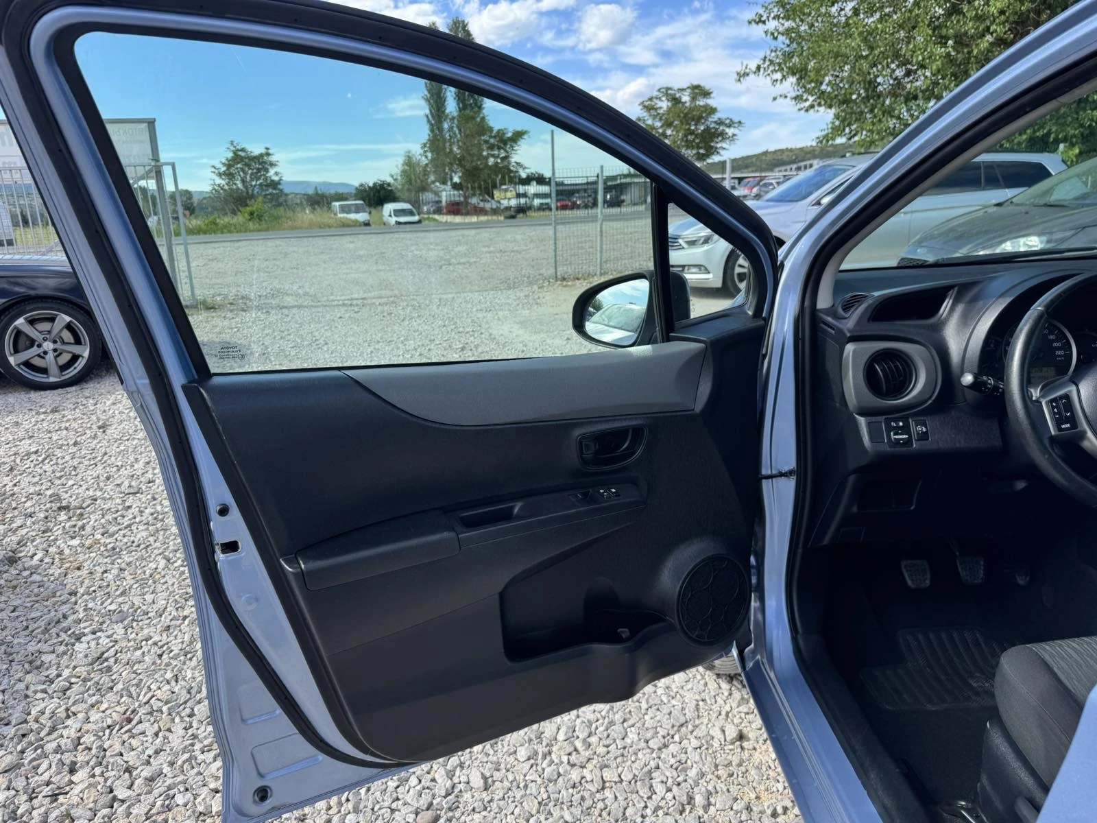 Toyota Yaris D4D, снимка 10 - Автомобили и джипове - 54743357