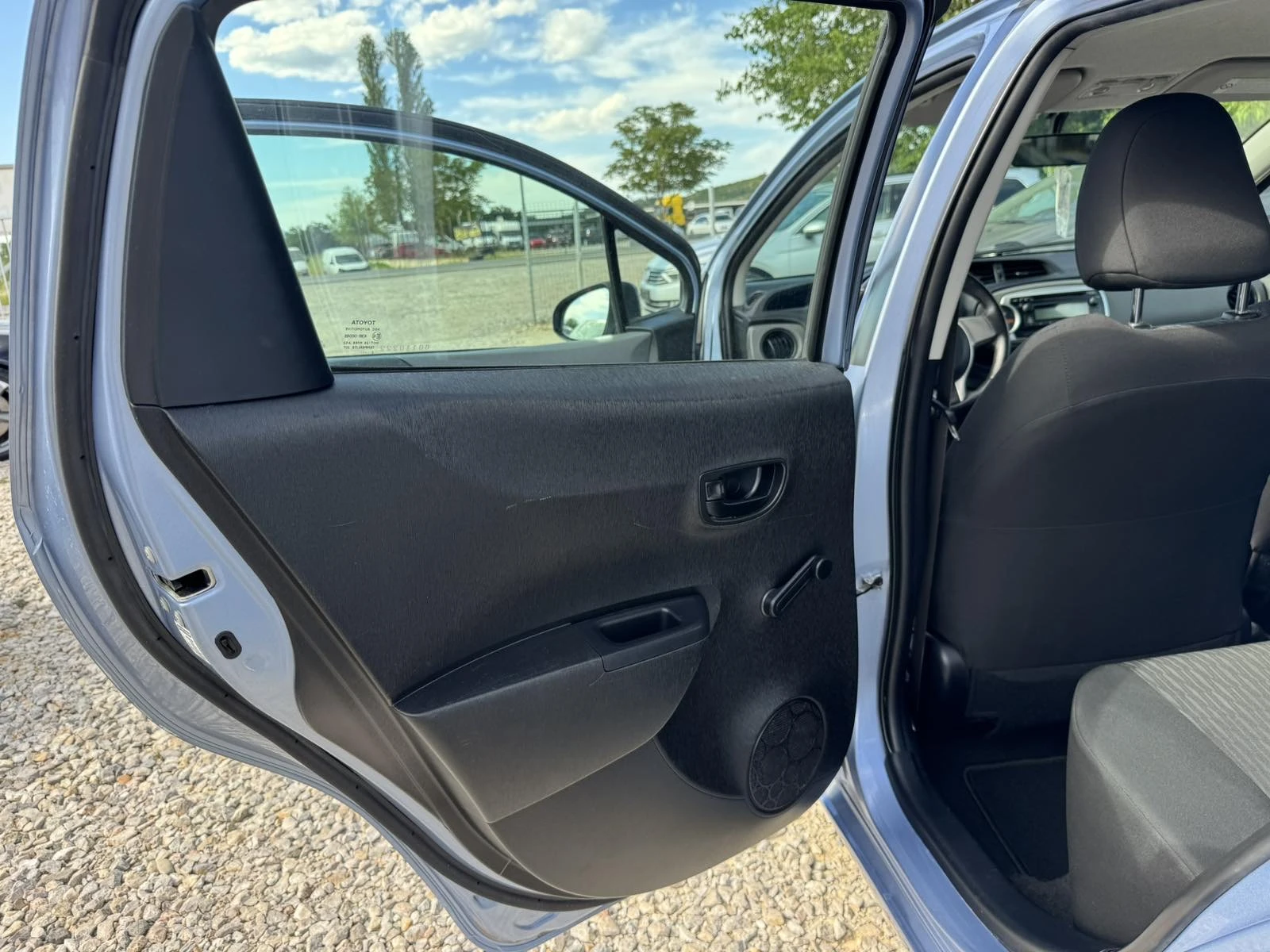 Toyota Yaris D4D, снимка 13 - Автомобили и джипове - 54743357