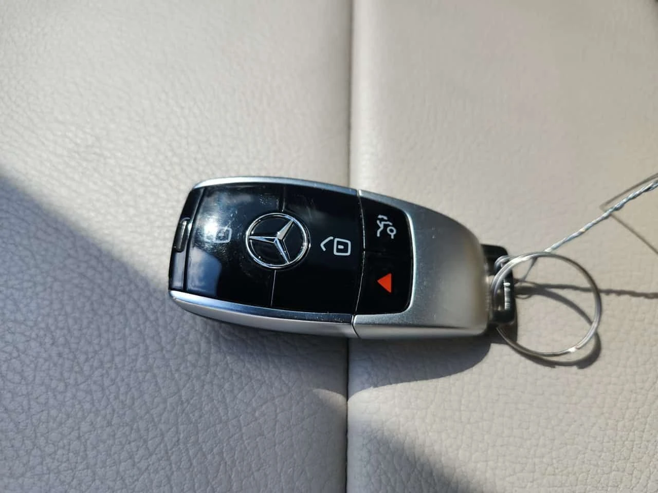 Mercedes-Benz E 300 CARFAX, снимка 8 - Автомобили и джипове - 55381078