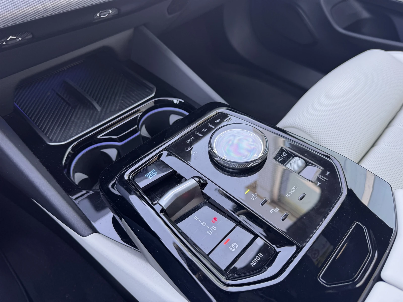 BMW i5 xDrive40, снимка 11 - Автомобили и джипове - 55650368