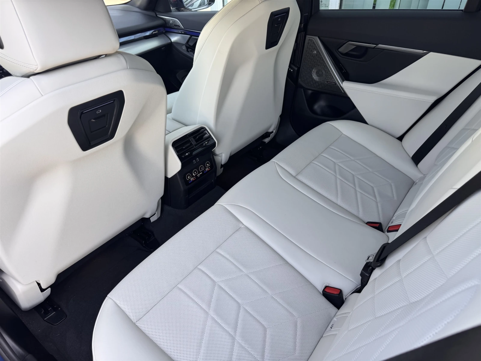 BMW i5 xDrive40, снимка 15 - Автомобили и джипове - 55650368
