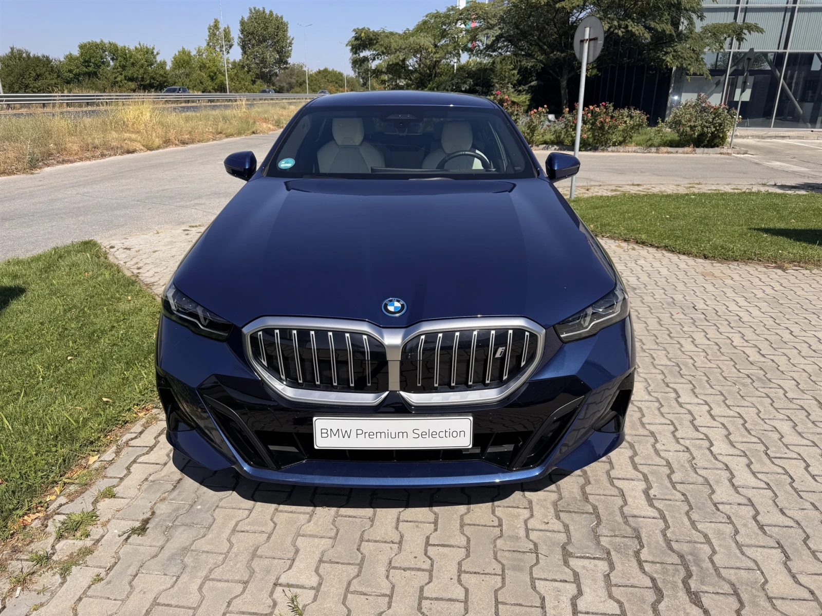 BMW i5 xDrive40, снимка 8 - Автомобили и джипове - 55650368