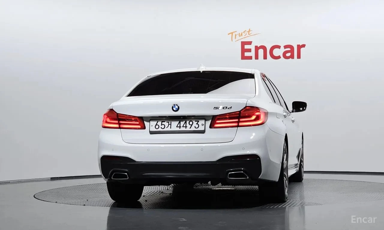 BMW 520 M Sport Package Plus * АВТОКРЕДИТ * , снимка 4 - Автомобили и джипове - 56103394