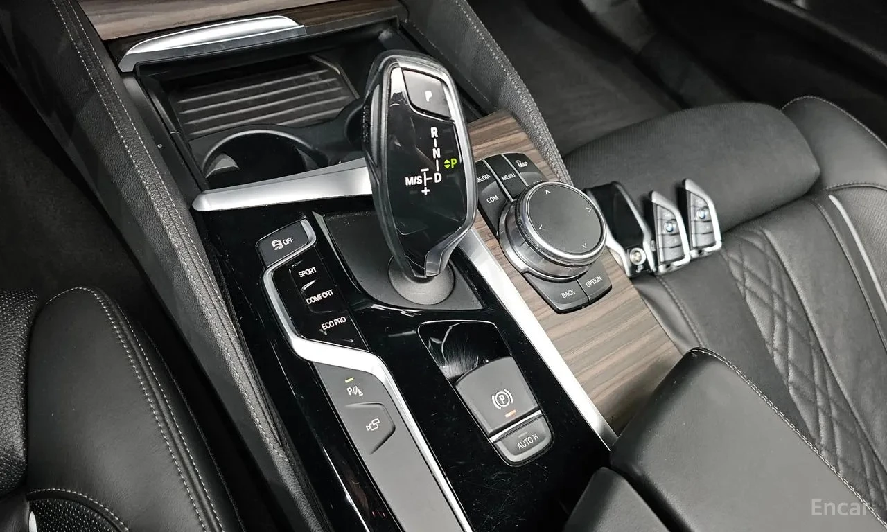 BMW 520 M Sport Package Plus * АВТОКРЕДИТ * , снимка 9 - Автомобили и джипове - 56103394