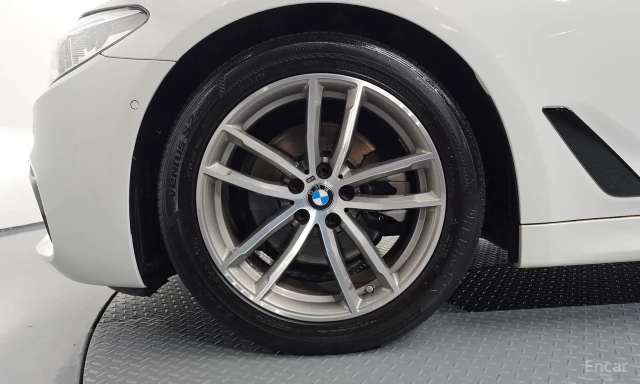 BMW 520 M Sport Package Plus * АВТОКРЕДИТ * , снимка 5 - Автомобили и джипове - 56103394
