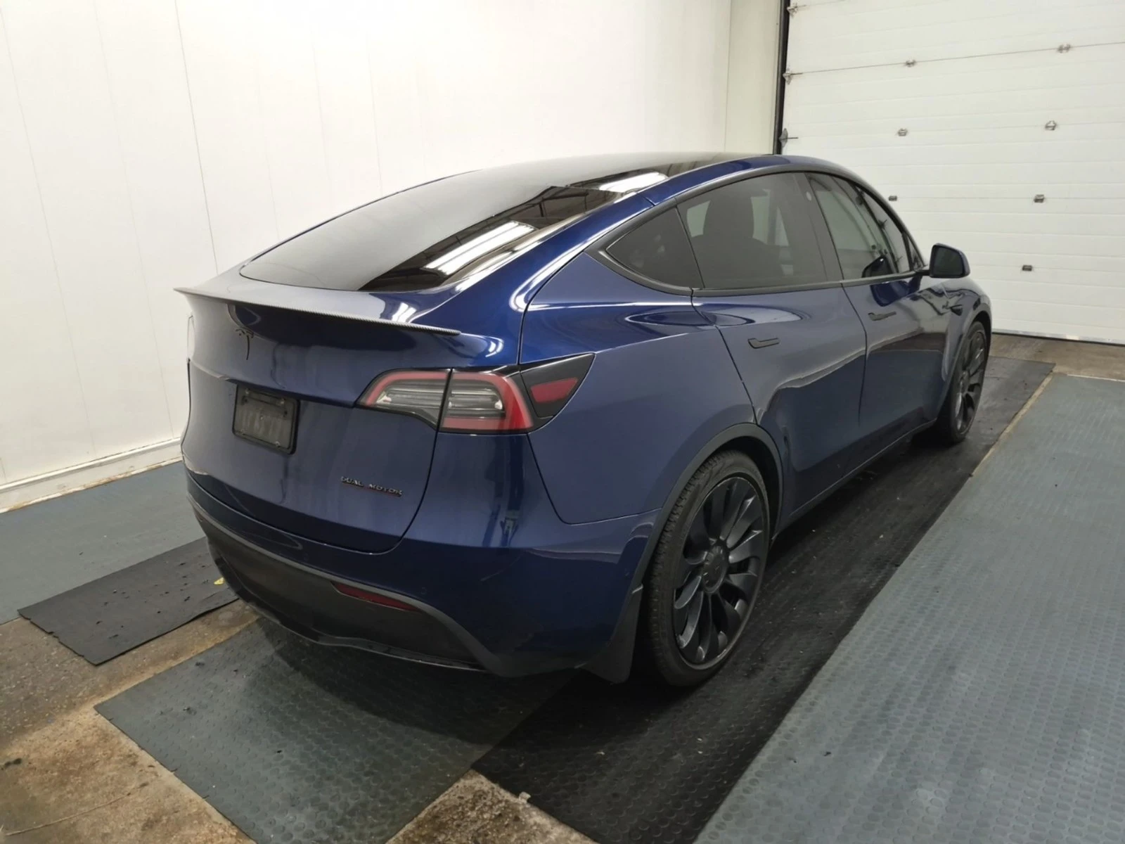 Tesla Model Y Awd Performance ���������� ���� �� �������� | Mobile.bg � ����������� 3