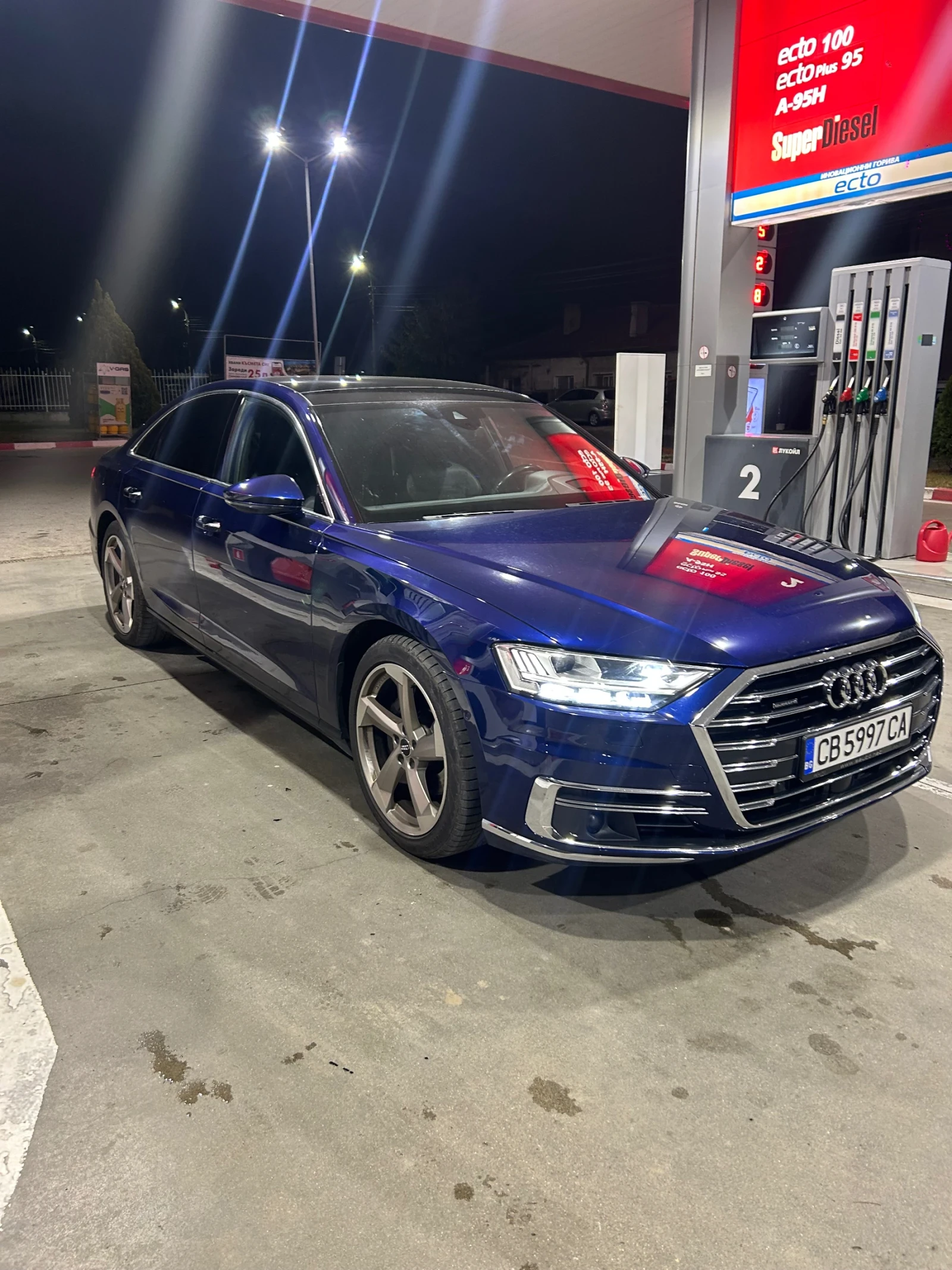 Audi A8 Обслужена ТОП-ТОП, снимка 2 - Автомобили и джипове - 56649749