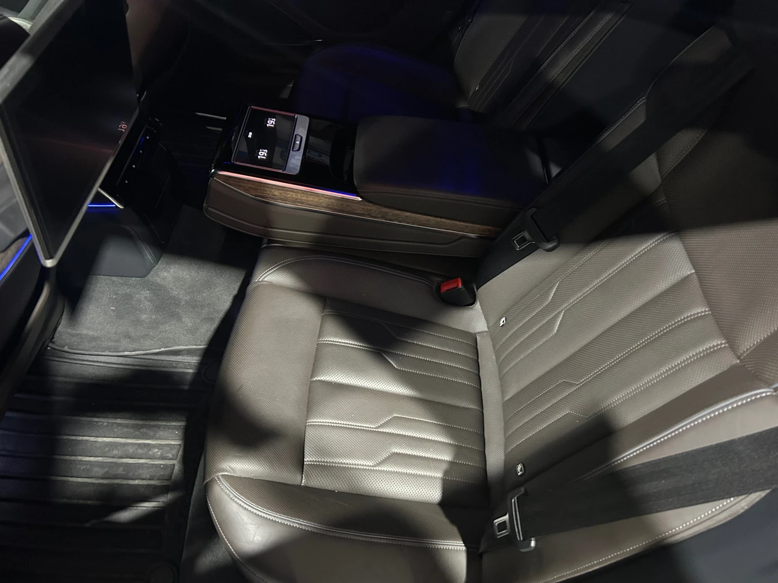Audi A8 Обслужена ТОП-ТОП, снимка 8 - Автомобили и джипове - 56649749