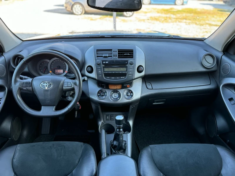 Toyota Rav4 2.2D, снимка 13 - Автомобили и джипове - 47703405