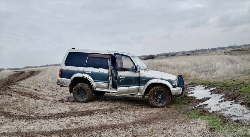 Mitsubishi Pajero 2.5 СУПЕР СЕЛЕКТ В ОТЛИЧНО СЪСТОЯНИЕ , снимка 1 - Автомобили и джипове - 48551076