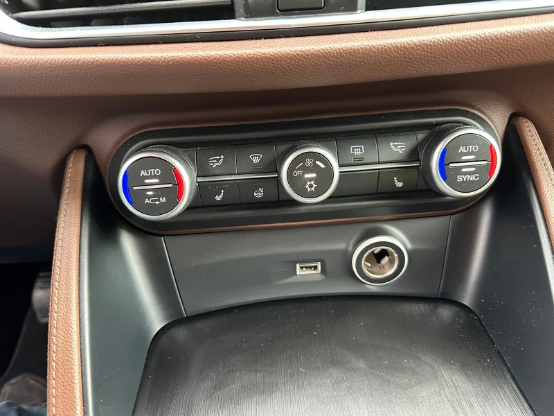 Alfa Romeo Stelvio, снимка 8 - Автомобили и джипове - 52613719