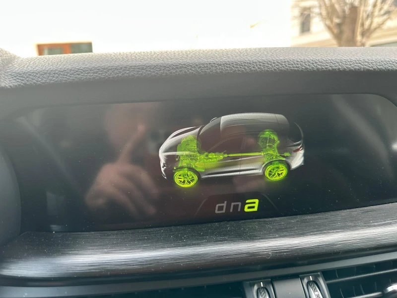 Alfa Romeo Stelvio, снимка 11 - Автомобили и джипове - 52613719