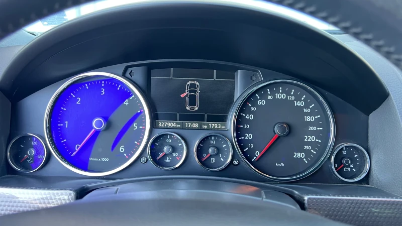 VW Touareg 3.0 TDI R LINE, снимка 12 - Автомобили и джипове - 53344836