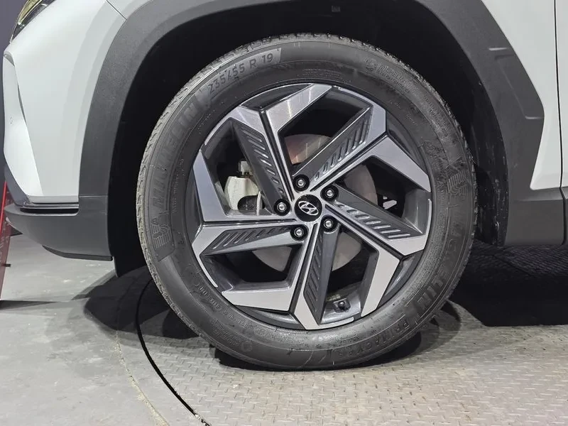Hyundai Tucson 1.6 4WD - САМО 30% АВАНС, снимка 5 - Автомобили и джипове - 56255856