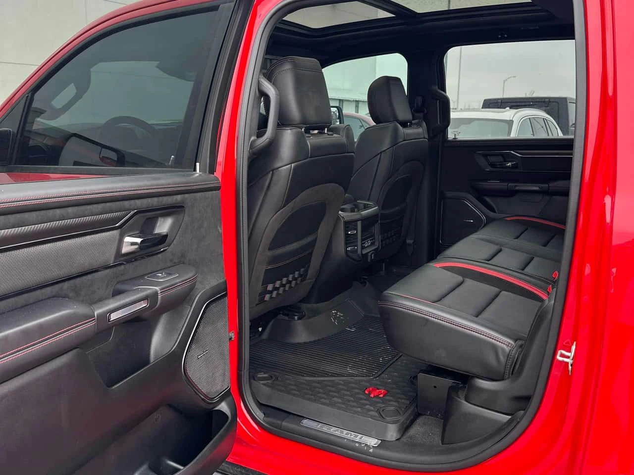 Dodge RAM 1500 * TRX * CARFAX * Панорама * Два ключа * , снимка 12 - Автомобили и джипове - 54048364