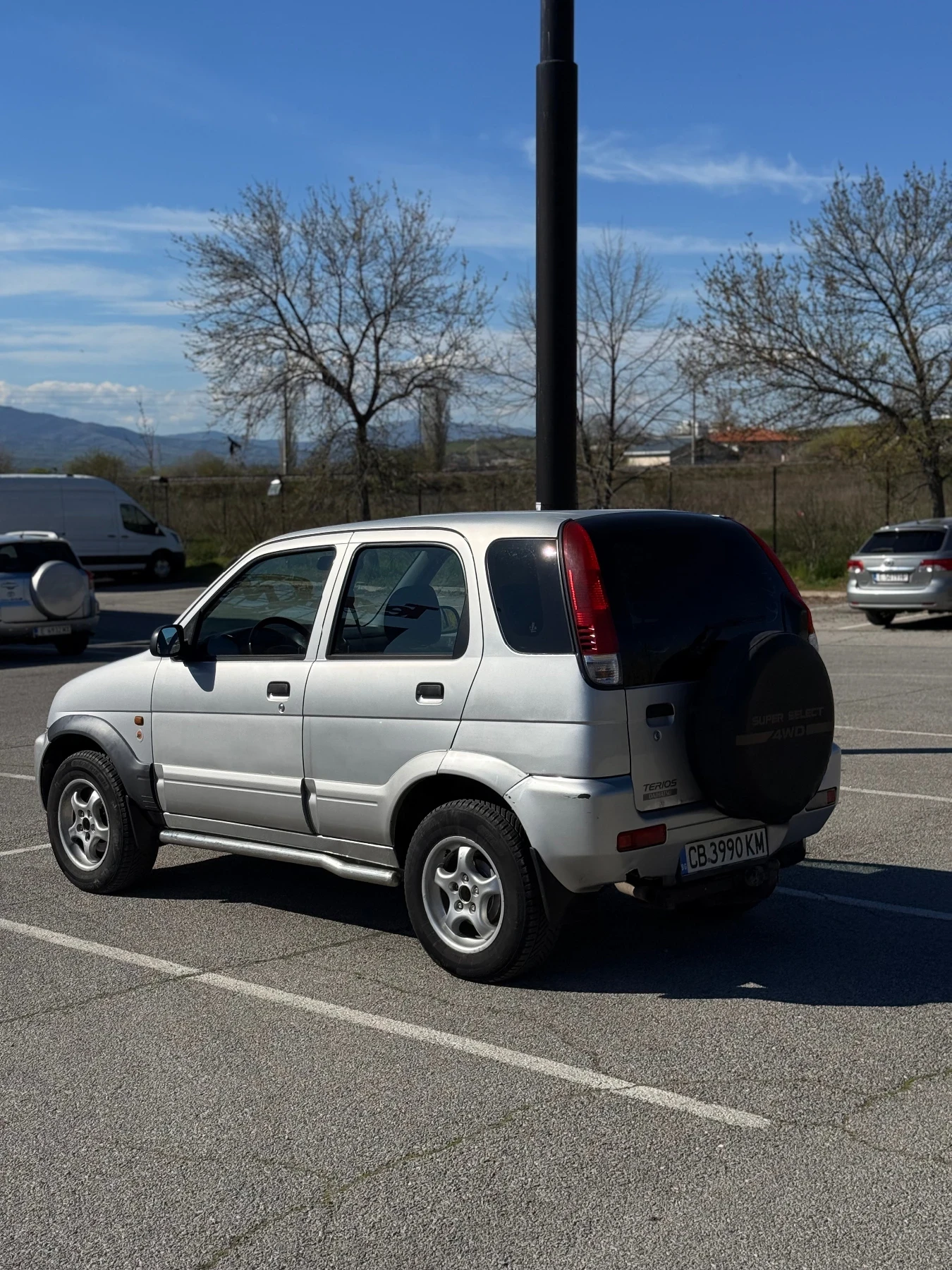 Daihatsu Terios 1.3 Газ Автоматик 4х4, снимка 4 - Автомобили и джипове - 54113340