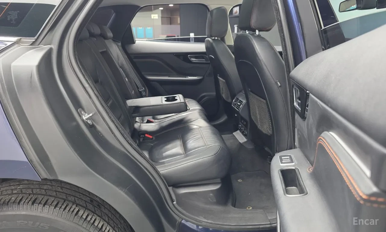 Jaguar F-PACE 20d Prestige, снимка 12 - Автомобили и джипове - 55202937