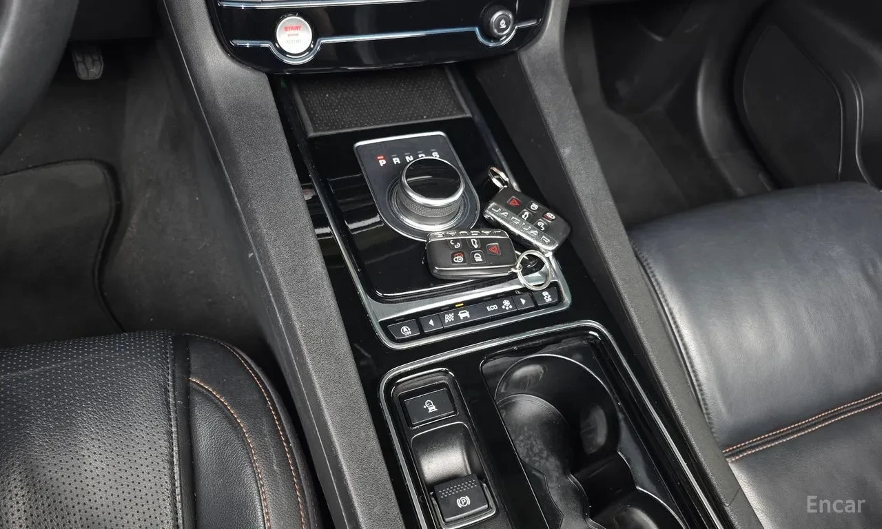 Jaguar F-PACE 20d Prestige, снимка 9 - Автомобили и джипове - 55202937