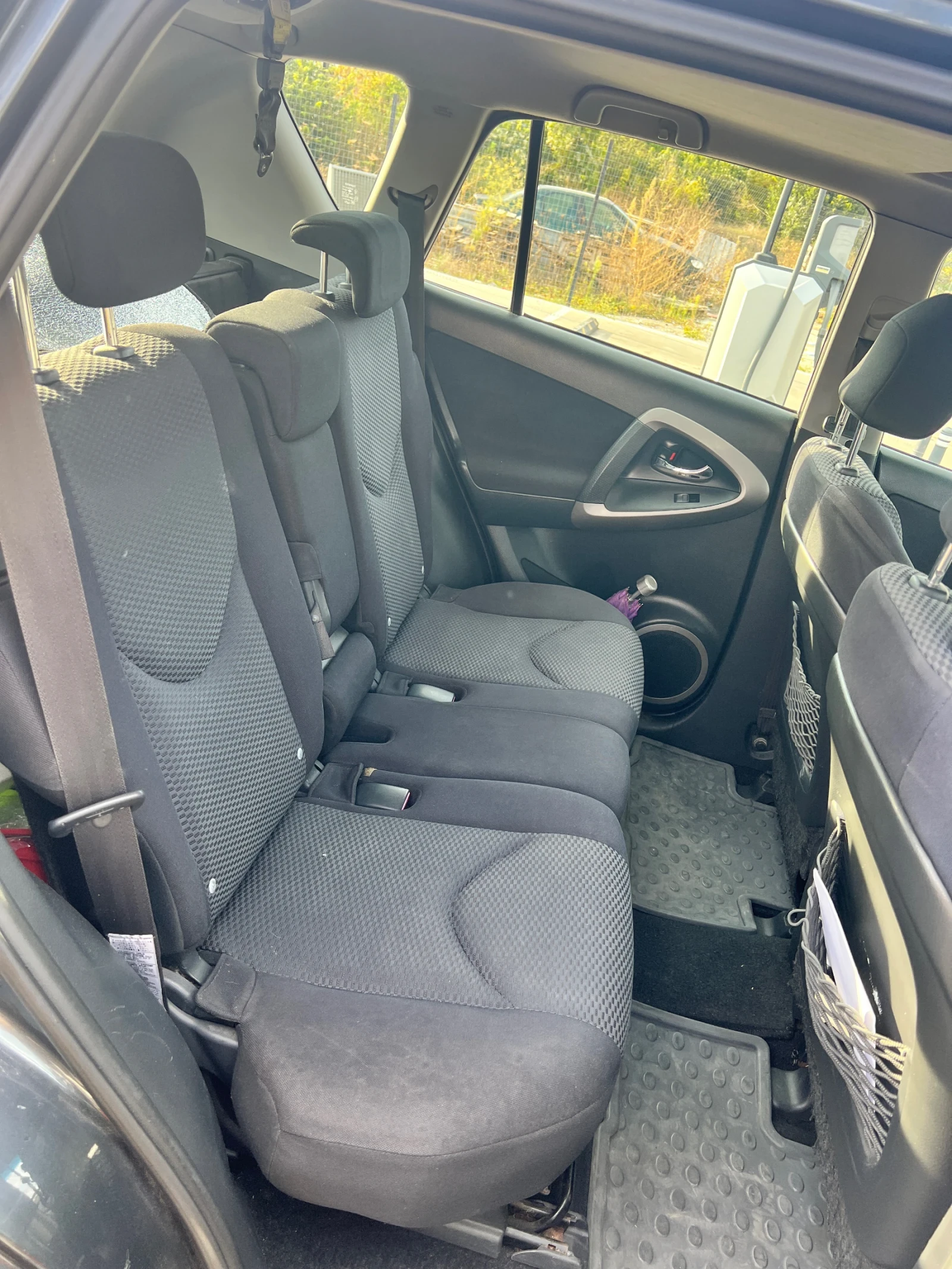 Toyota Rav4 2.2 D4D, снимка 10 - Автомобили и джипове - 56089374