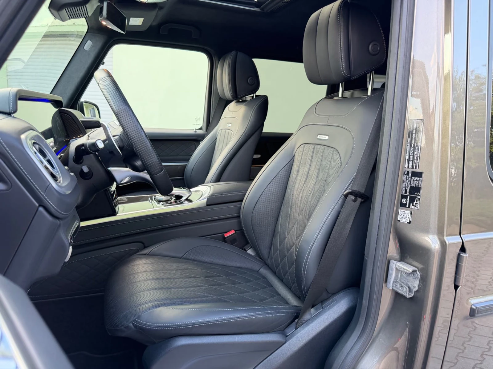 Mercedes-Benz G 63 AMG PERF./585HP/MASSAGE/CARBON/BURM/PANO/360/664q, снимка 8 - Автомобили и джипове - 55939262