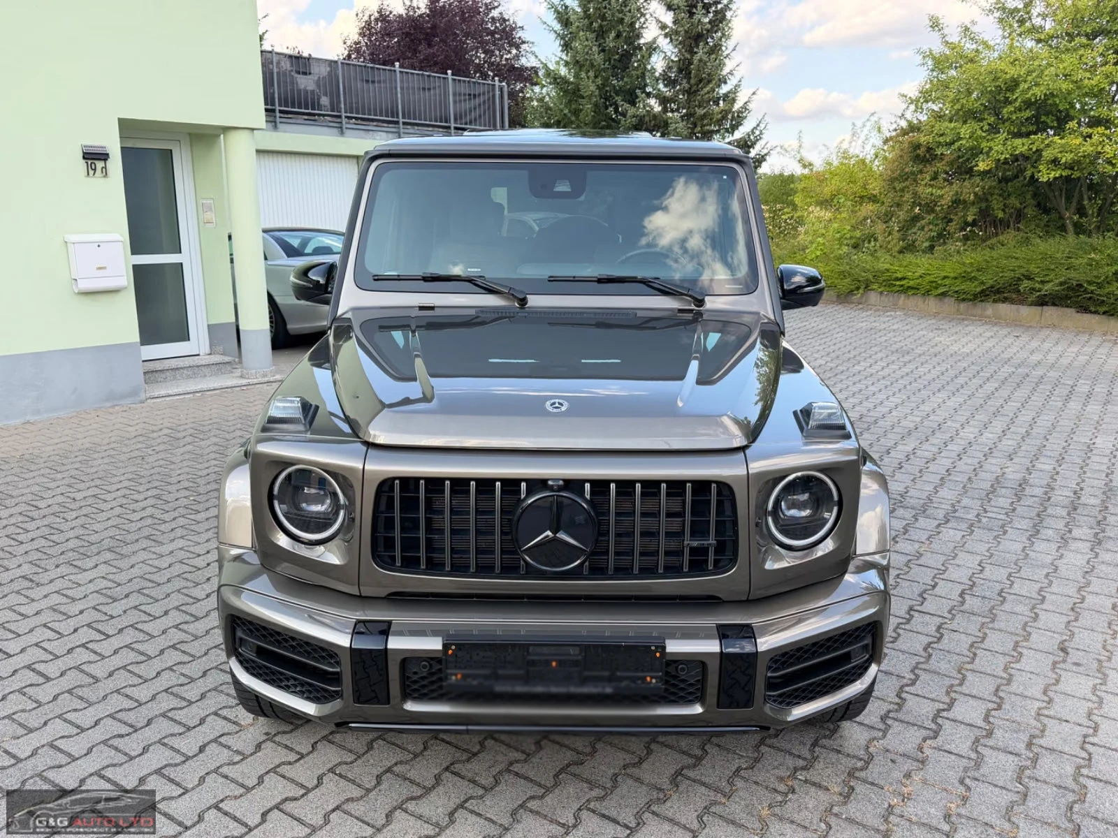 Mercedes-Benz G 63 AMG PERF./585HP/MASSAGE/CARBON/BURM/PANO/360/664q, снимка 2 - Автомобили и джипове - 55939262