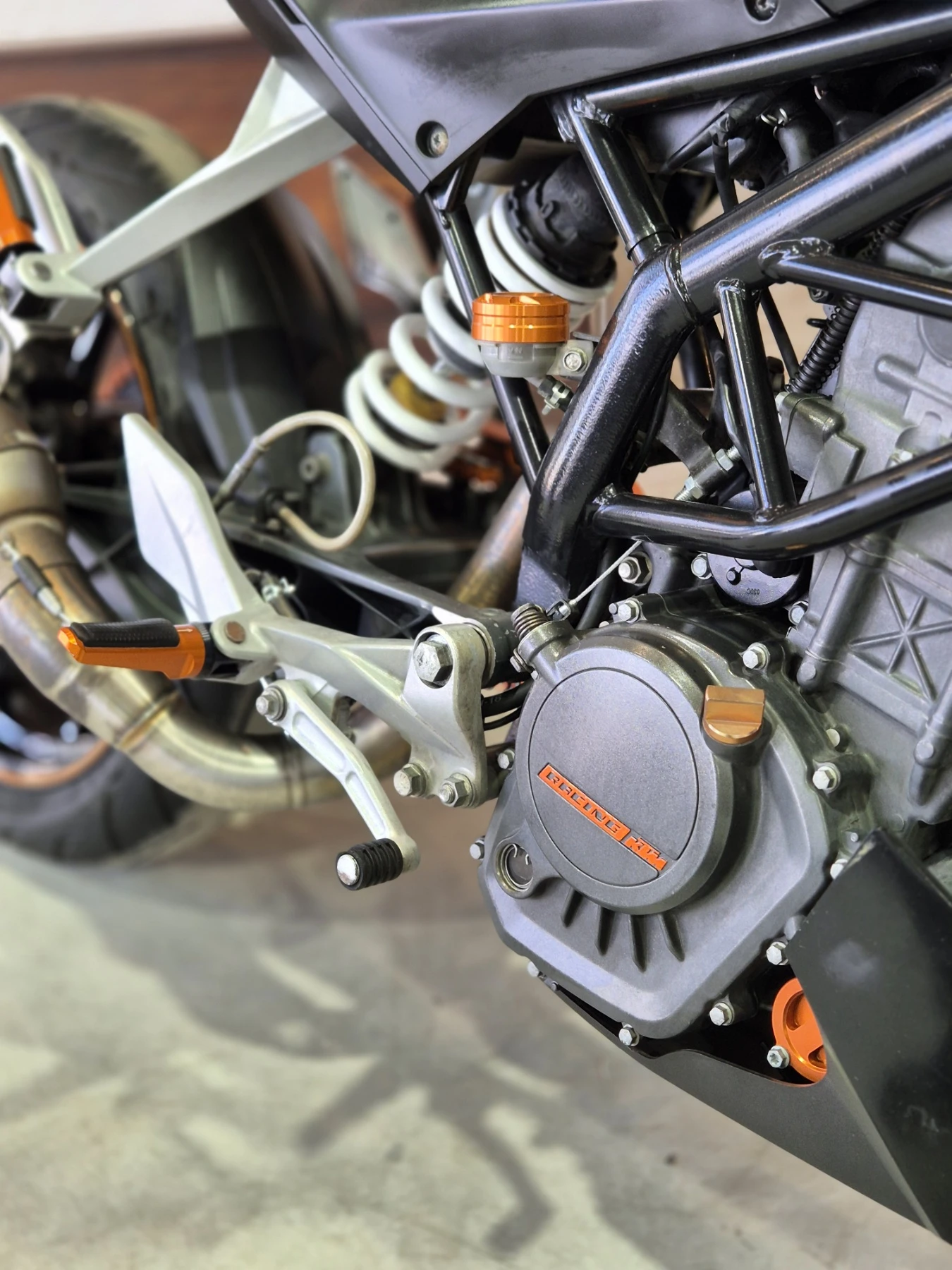 Ktm Duke 200 А2 Нов внос ШВЕЙЦАРИЯ!!!, снимка 15 - Мотоциклети и мототехника - 54138968