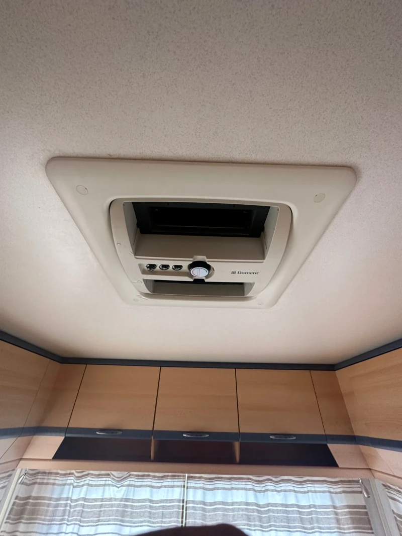 Каравана Knaus Sunshine, снимка 9 - Каравани и кемпери - 52473963