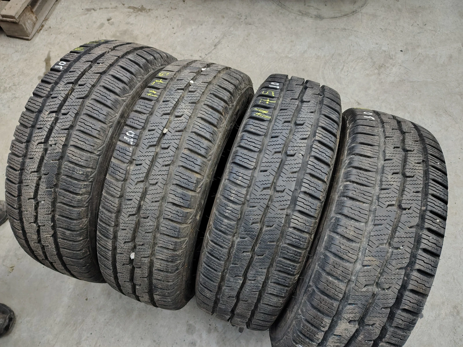 Гуми Зимни 205/70R15, снимка 2 - Гуми и джанти - 54103369