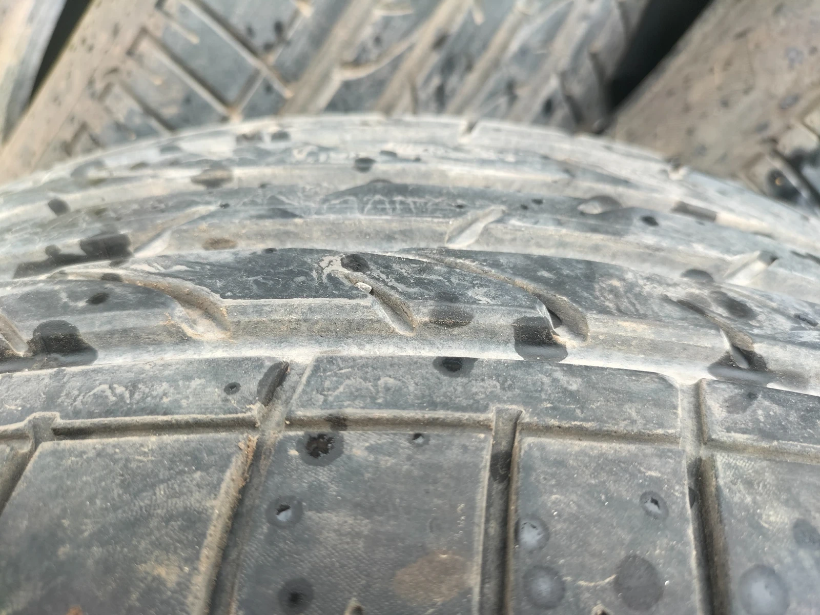 Гуми Летни 235/60R18, снимка 8 - Гуми и джанти - 54478237