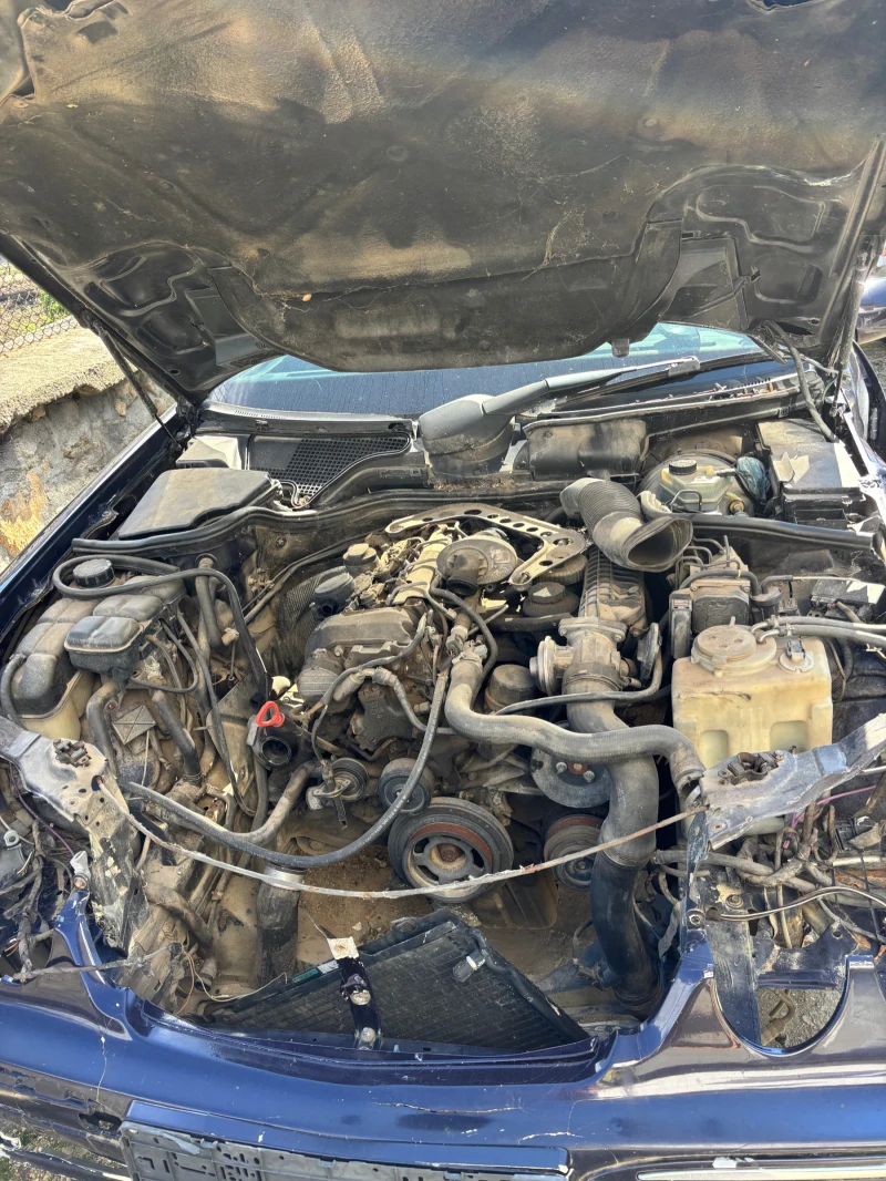 Mercedes-Benz E 220 Mercedes Benz E220 на части, снимка 10 - Автомобили и джипове - 52475796