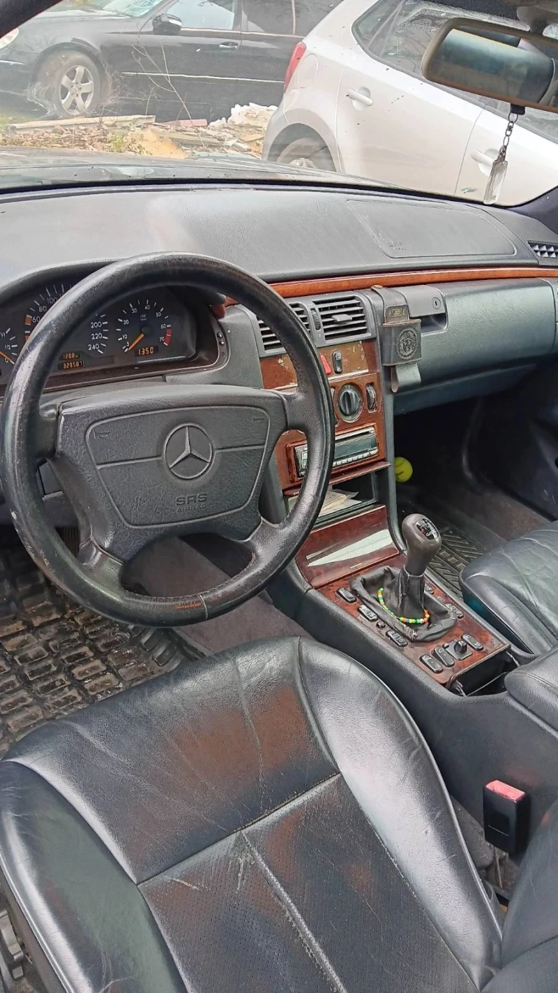 Mercedes-Benz E 200, снимка 2 - Автомобили и джипове - 52691459
