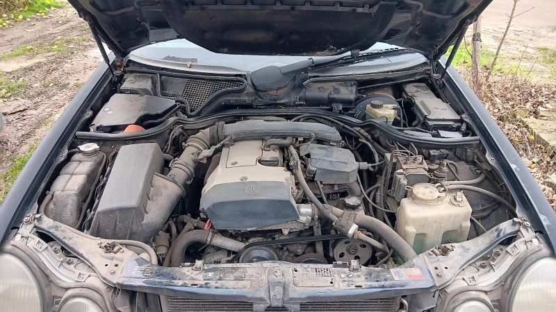 Mercedes-Benz E 200, снимка 6 - Автомобили и джипове - 52691459