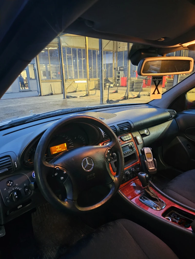 Mercedes-Benz C 220, снимка 9 - Автомобили и джипове - 53447118