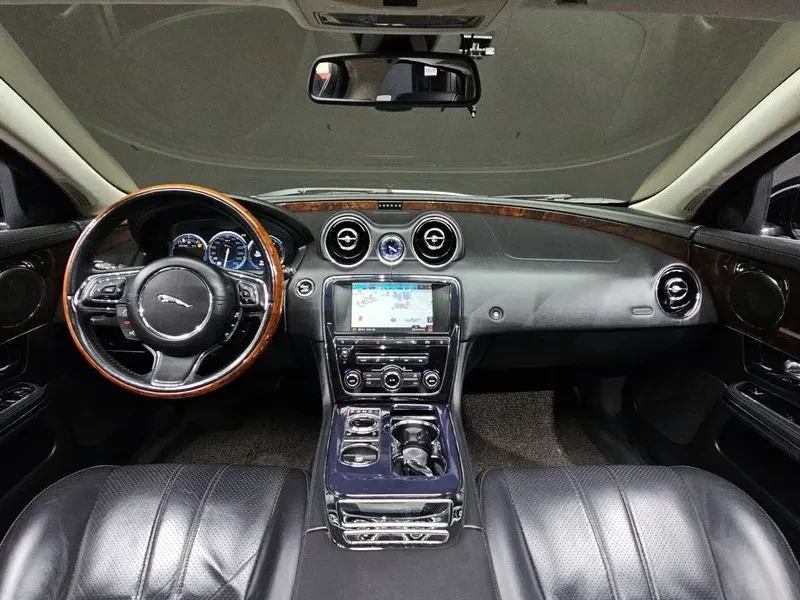 Jaguar Xj 3.0D, снимка 7 - Автомобили и джипове - 54454378