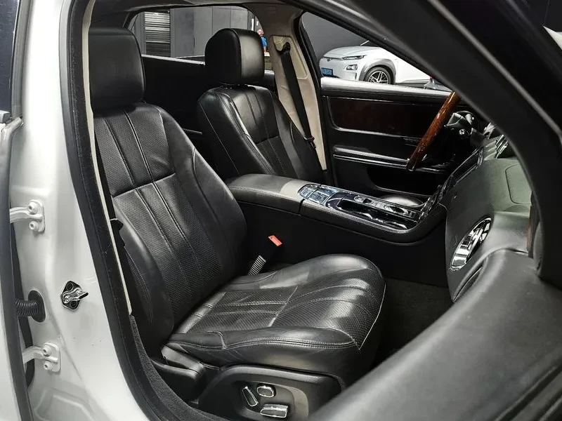 Jaguar Xj 3.0D, снимка 10 - Автомобили и джипове - 54454378