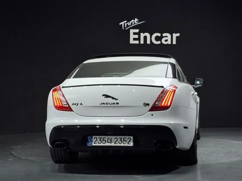Jaguar Xj 3.0D, снимка 4 - Автомобили и джипове - 54454378