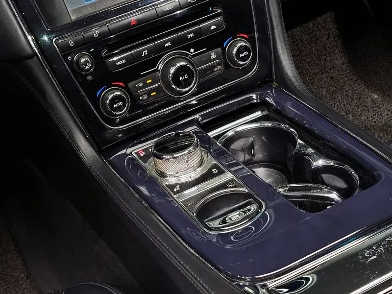 Jaguar Xj 3.0D, снимка 9 - Автомобили и джипове - 54454378