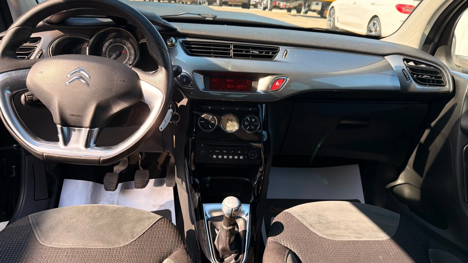 Citroen C3 1.4i 95k.c* PANORAMA* UNIKAT* , снимка 9 - Автомобили и джипове - 45445090
