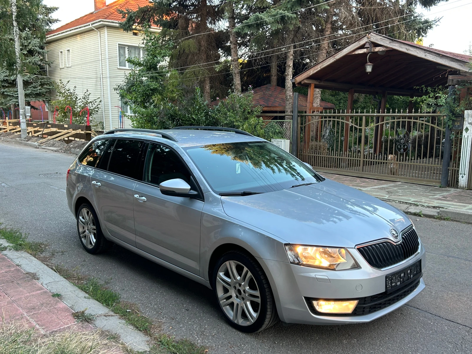 Skoda Octavia 2, 0 AVTOMAT 150K - изображение 3