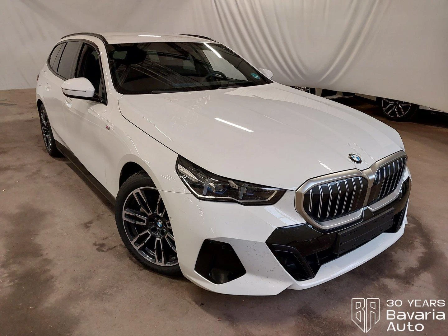 BMW 540 d xDrive Touring M Sport Paket Steptronic - изображение 4