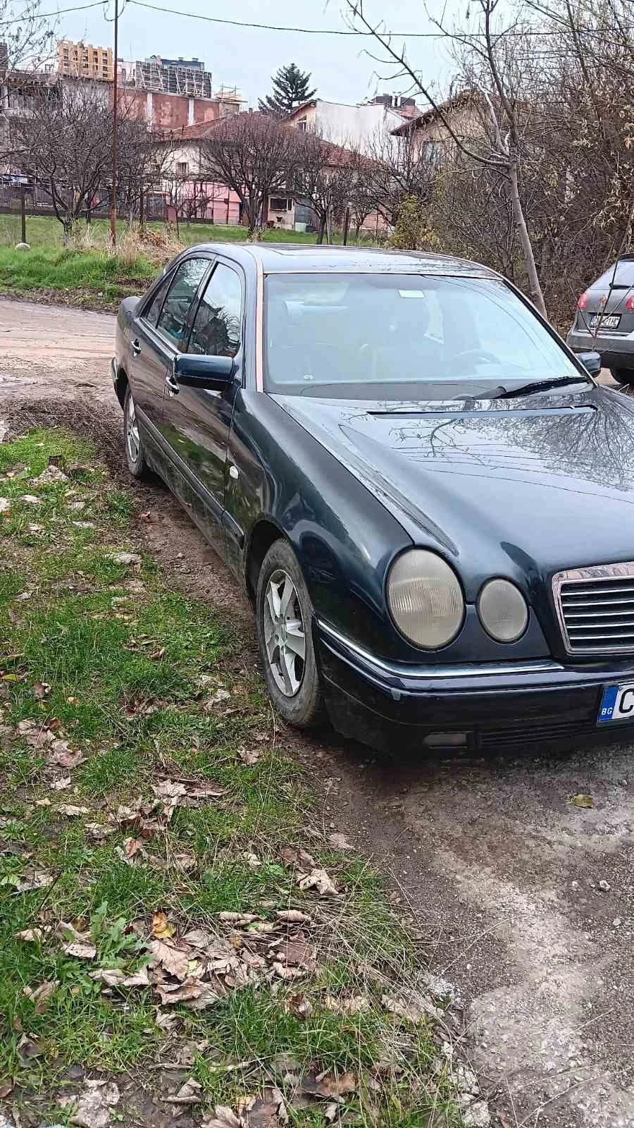 Mercedes-Benz E 200  - изображение 3