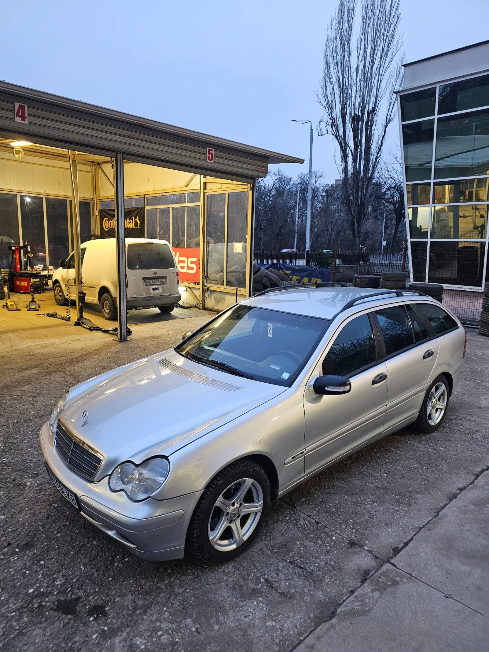 Mercedes-Benz C 220  - изображение 7