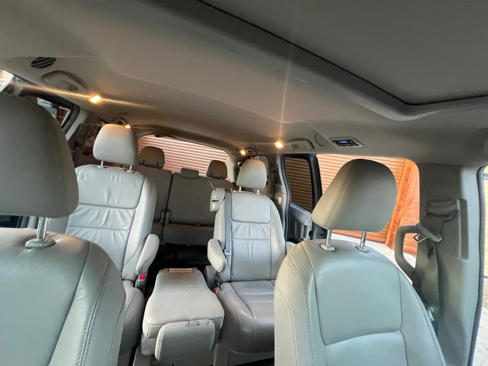 Toyota Sienna XLE, снимка 7 - Автомобили и джипове - 53761940